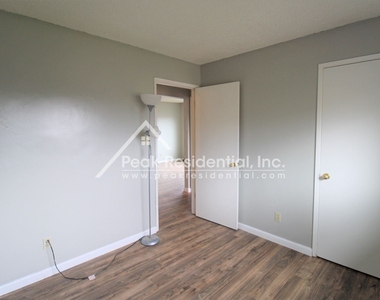 6042 Marysville Blvd - Photo Thumbnail 14