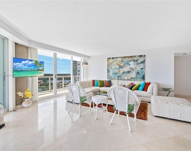 16400 Collins Ave - Photo Thumbnail 3