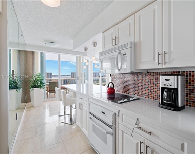 16400 Collins Ave - Photo Thumbnail 12