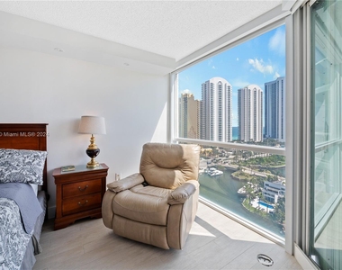 16400 Collins Ave - Photo Thumbnail 18