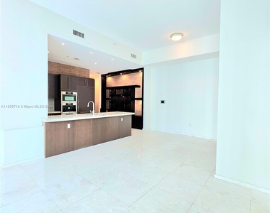 900 Brickell Key Blvd - Photo Thumbnail 14