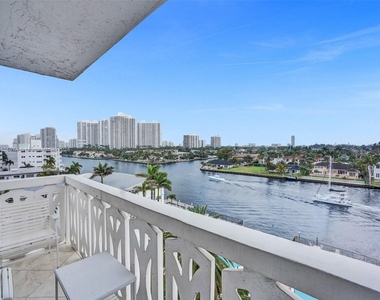 3113 S Ocean Dr - Photo Thumbnail 1