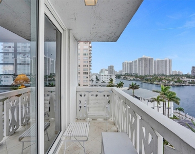 3113 S Ocean Dr - Photo Thumbnail 31