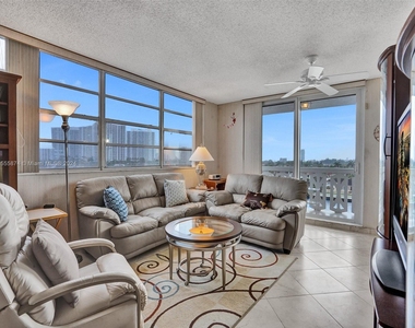 3113 S Ocean Dr - Photo Thumbnail 3