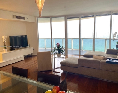 17201 Collins Ave - Photo Thumbnail 6