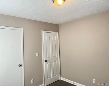 4618 Conti Lane - Photo Thumbnail 26