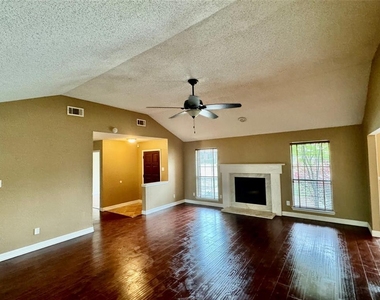 928 Ledgemont Drive - Photo Thumbnail 16