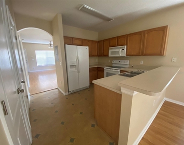 313 Wilton Circle - Photo Thumbnail 4