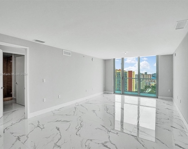 330 Sunny Isles Blvd - Photo Thumbnail 2