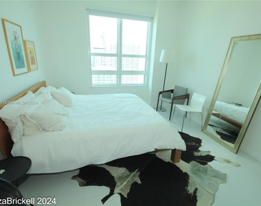 950 Brickell Bay Dr - Photo Thumbnail 33