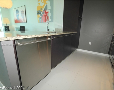 950 Brickell Bay Dr - Photo Thumbnail 13