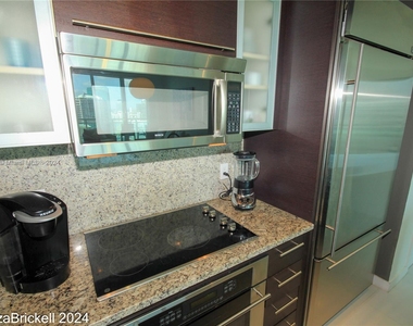 950 Brickell Bay Dr - Photo Thumbnail 17