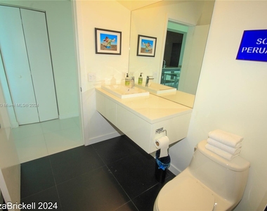 950 Brickell Bay Dr - Photo Thumbnail 31