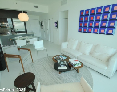 950 Brickell Bay Dr - Photo Thumbnail 4