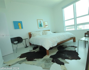 950 Brickell Bay Dr - Photo Thumbnail 32