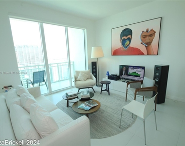 950 Brickell Bay Dr - Photo Thumbnail 8