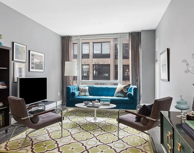 261 West 28th Street - Photo Thumbnail 2