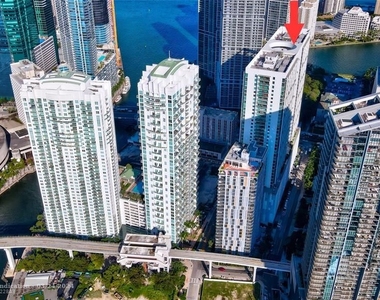 500 Brickell Ave - Photo Thumbnail 13