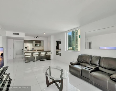 500 Brickell Ave - Photo Thumbnail 23