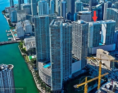 500 Brickell Ave - Photo Thumbnail 17