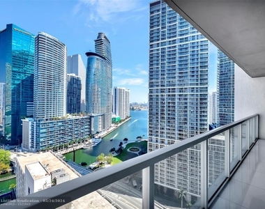 500 Brickell Ave - Photo Thumbnail 0