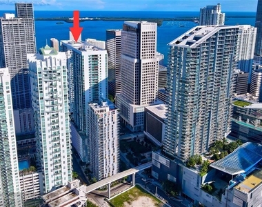 500 Brickell Ave - Photo Thumbnail 12