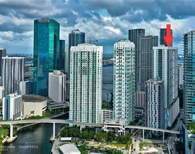 500 Brickell Ave - Photo Thumbnail 15