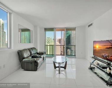 500 Brickell Ave - Photo Thumbnail 22