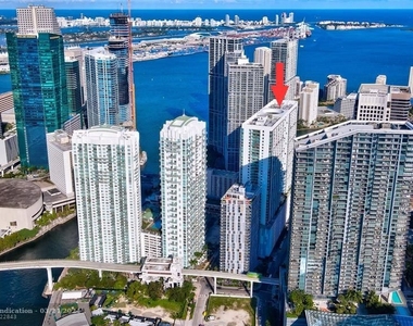 500 Brickell Ave - Photo Thumbnail 14