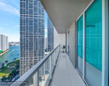 500 Brickell Ave - Photo Thumbnail 32