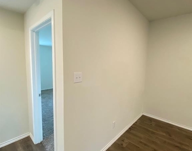 808 Community Way - Photo Thumbnail 11