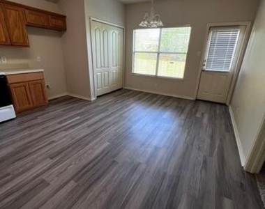 7435 Painter Way - Photo Thumbnail 6