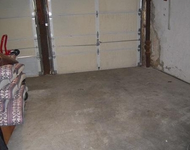 8214 Mansfield Ave - Photo Thumbnail 10