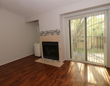 10811 Richmond Avenue - Photo Thumbnail 2