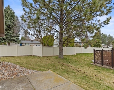 3703 S Brighton Ln - Photo Thumbnail 16