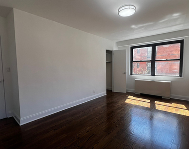 401 East 88th Street - Photo Thumbnail 4