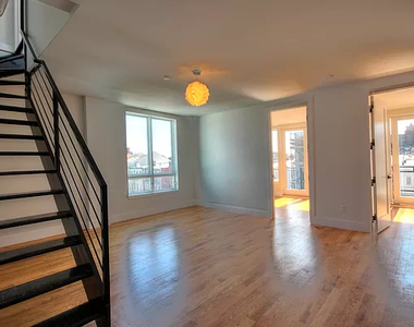 852 Metropolitan Avenue - Photo Thumbnail 2