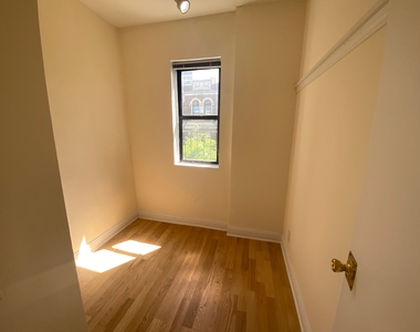 East 84th Street - Photo Thumbnail 4