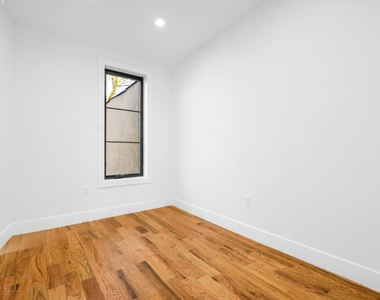 257a Tompkins Ave - Photo Thumbnail 4