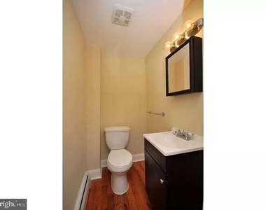 525 Fitzwater St - Photo Thumbnail 20