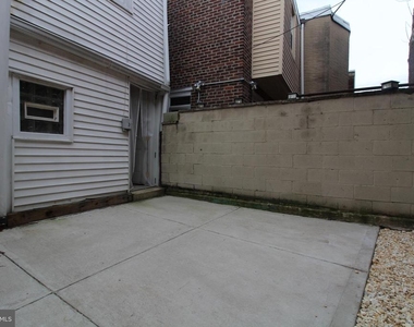 408 Sigel St - Photo Thumbnail 0