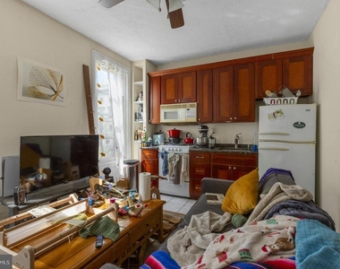 1539 Spring Garden St - Photo Thumbnail 3