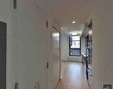 West 38th Street - Photo Thumbnail 4