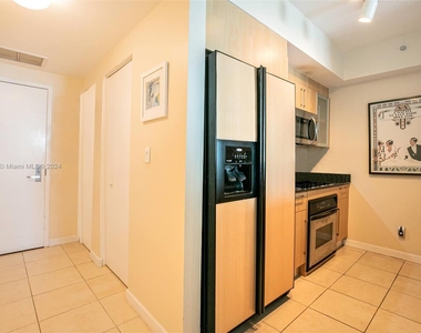 325 S Biscayne Blvd - Photo Thumbnail 9