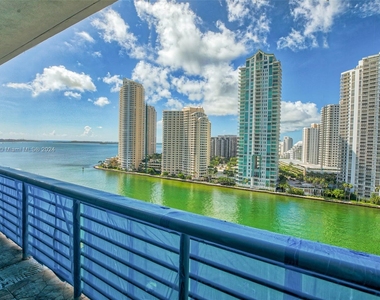 325 S Biscayne Blvd - Photo Thumbnail 0