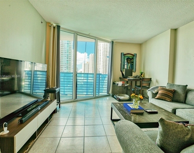 325 S Biscayne Blvd - Photo Thumbnail 15