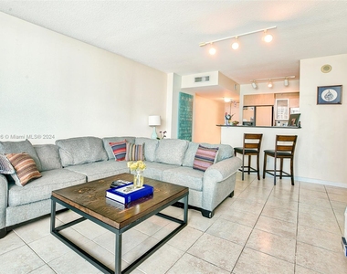 325 S Biscayne Blvd - Photo Thumbnail 12