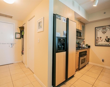 325 S Biscayne Blvd - Photo Thumbnail 10