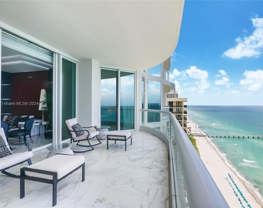 16051 Collins Ave - Photo Thumbnail 4