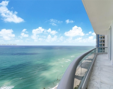 16051 Collins Ave - Photo Thumbnail 5